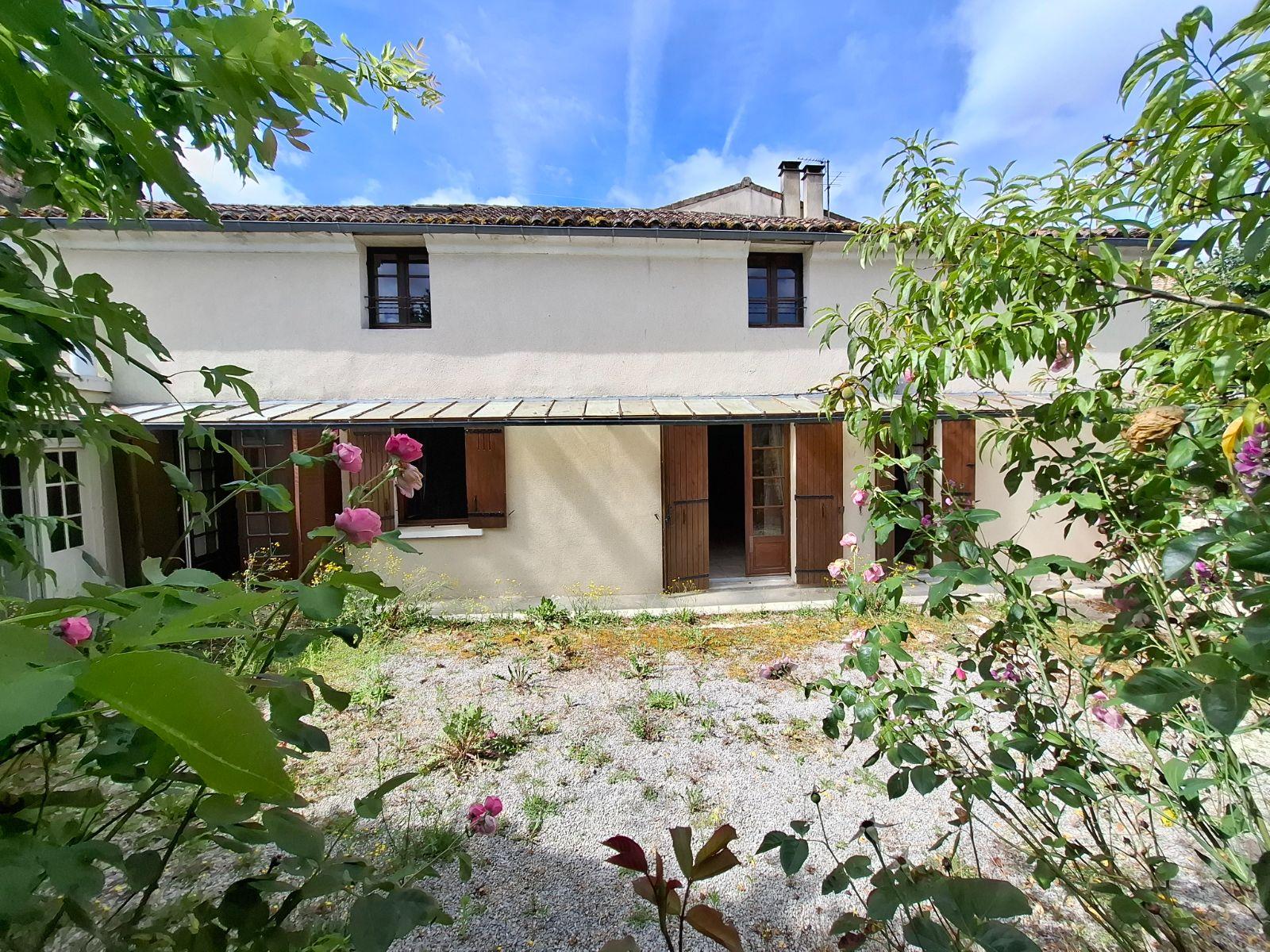 Maison La à Biras